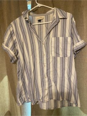 Universal Thread Light Blue and White Striped Short-Sleeve Button-Up Shirt